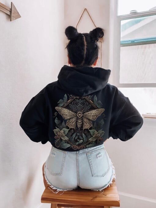 Vintage Moth Hoodie Nature Forest Sweatshirt Cottage Core Hoodie Fairycore Top Goblin Core Street Wear Trendy Woodland Shirt Green Witc Back